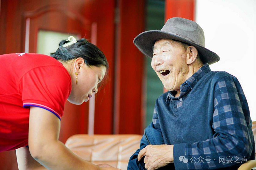 爱心传温暖,真情暖人间——网宴盘州运营中心爱心敬老公益捐赠活动 爱心传温暖,真情暖人间——网宴盘州运营中心爱心敬老公益捐赠活动