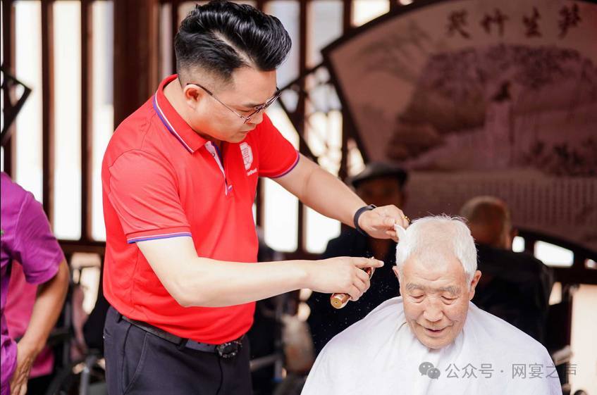 爱心传温暖,真情暖人间——网宴盘州运营中心爱心敬老公益捐赠活动 爱心传温暖,真情暖人间——网宴盘州运营中心爱心敬老公益捐赠活动