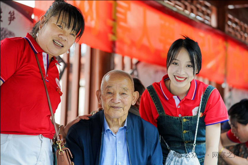 爱心传温暖,真情暖人间——网宴盘州运营中心爱心敬老公益捐赠活动 爱心传温暖,真情暖人间——网宴盘州运营中心爱心敬老公益捐赠活动