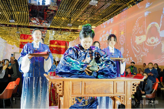 安宁迎新晚会——网宴塑造中式传统婚礼样板 安宁迎新晚会——网宴塑造中式传统婚礼样板